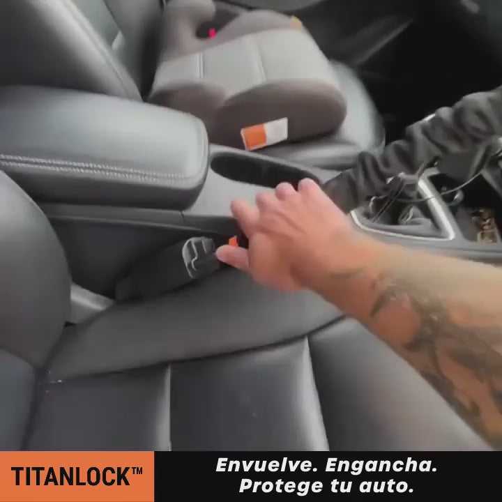 Colocación del candado TITANLOCK™ en el volante y el cinturón de seguridad del auto